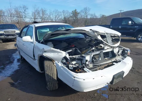 2008 Lincoln Town Car Signature Limited z USA, uszkodzony, nr VIN 2LNHM82W08X654531